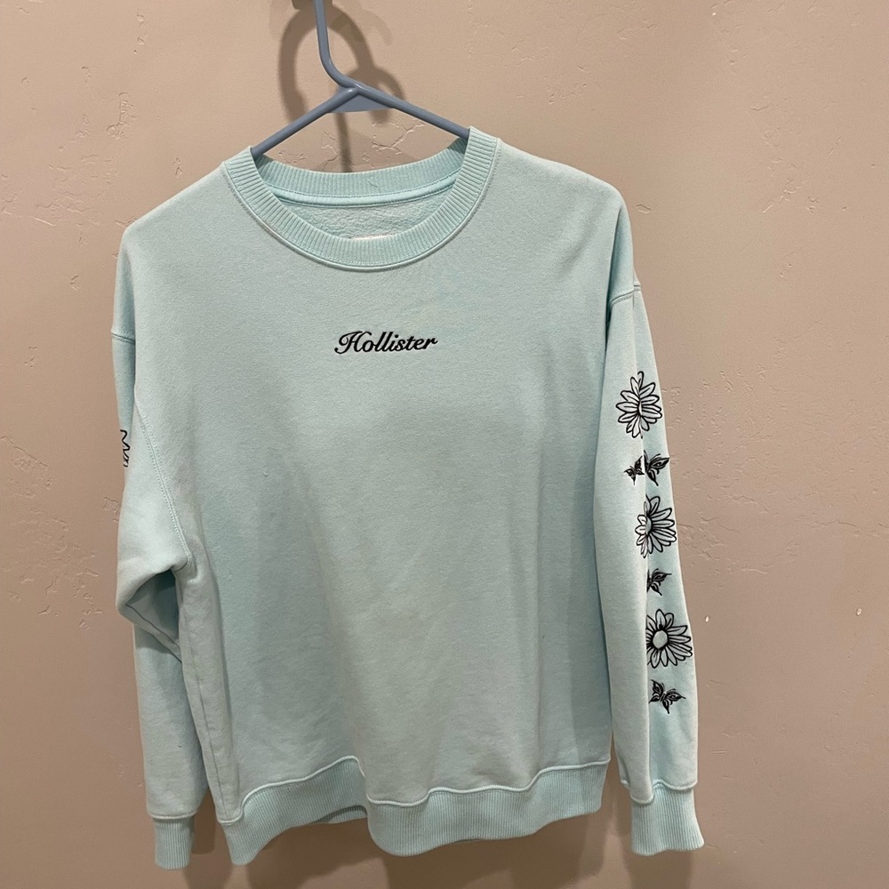 XS women’s blue crew neck